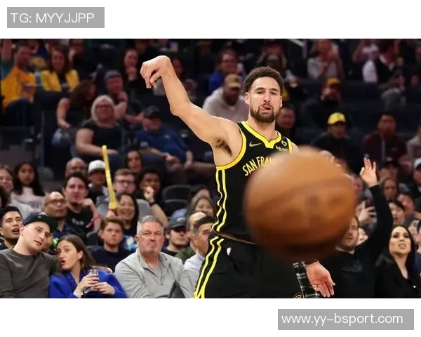 克莱半场神勇表现三分球9中6狂砍23分引发全场惊叹