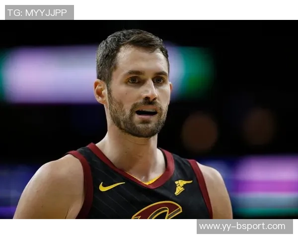 克莱半场表现稳健11投4中三分球命中3个贡献11分2篮板1封盖 克莱半场表现稳健11投4中三分球命中3个贡献11分2篮板1封盖