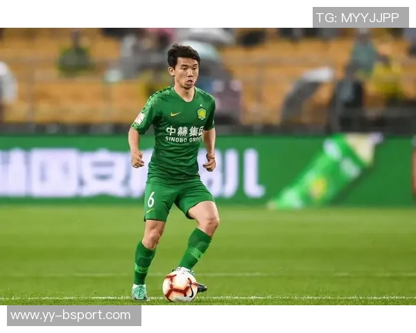 北京国安足球俱乐部成功续约王刚与池忠国展现球队未来发展信心